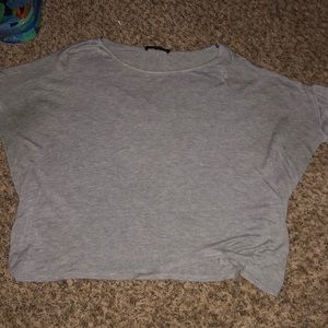 semi cropped gray t-shirt